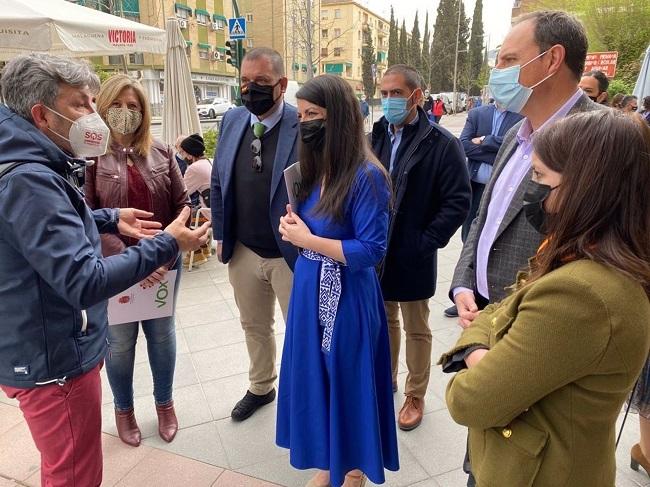 Macarena Olona, este lunes, en su visita a Granada. 