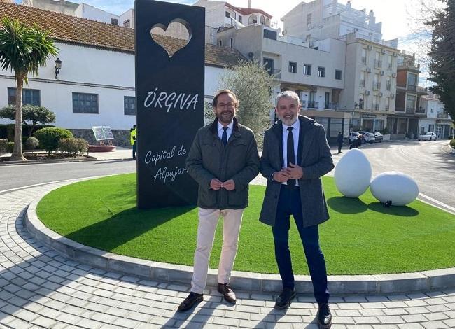 El alcalde, junto al delegado de la Junta, en una imagen de archivo.