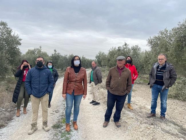 Maria José Martín, junto a agricultores y ganaderos de la zona norte.