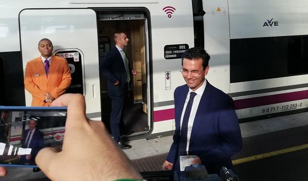 Francisco Cuenca antes de subir al tren.