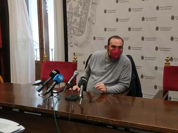 El edil de Podemos-IU Francisco Puentedura. Francisco Puentedura, en rueda de prensa.