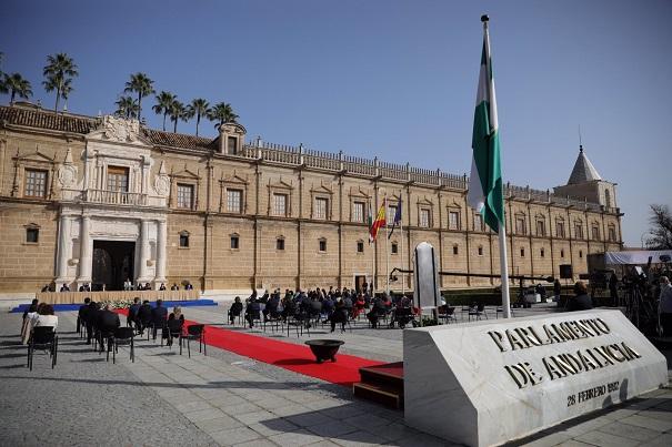 Sesión plenaria del 28F, en el exterior del Parlamento.