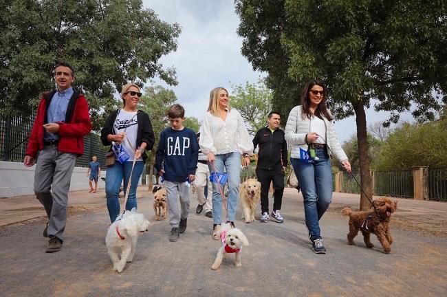 Marifrán Carazo en un paseo con mascotas. 