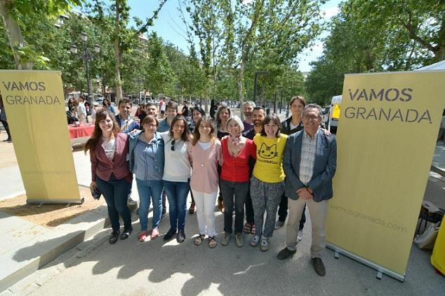 Miembros de Vamos Granada, en el Paseo del Salón.