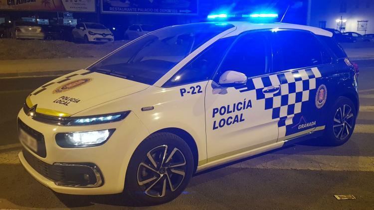 Imagen de una patrulla de la Policía Local de Granada.
