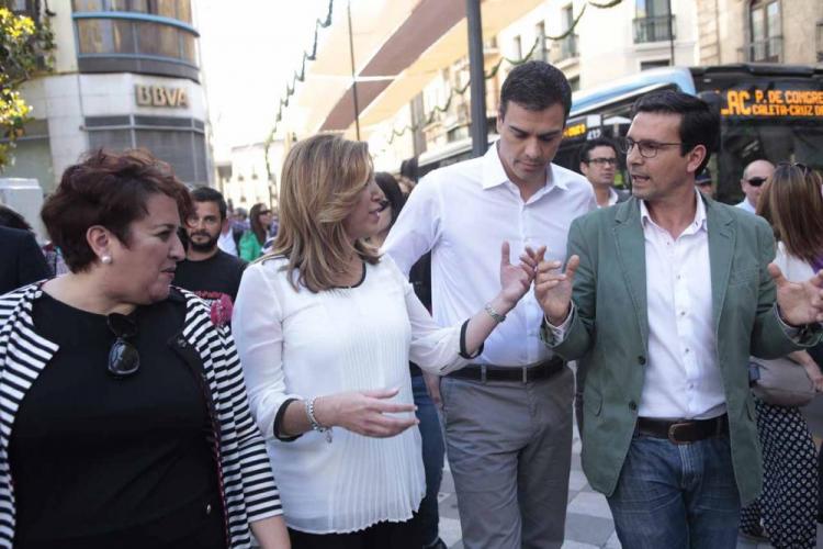 Pedro Sánchez con Susana Díaz, en una visita a Granada.