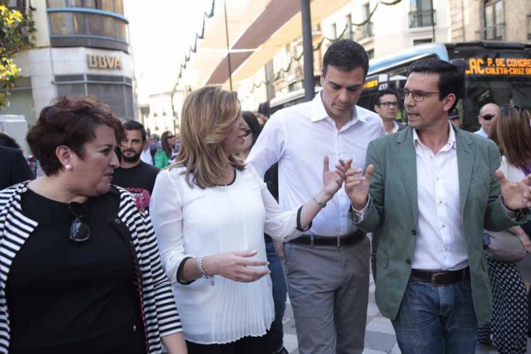 Pedro Sánchez con Susana Díaz, en una visita a Granada. Pedro Sánchez con Susana Díaz, en una visita a Granada.