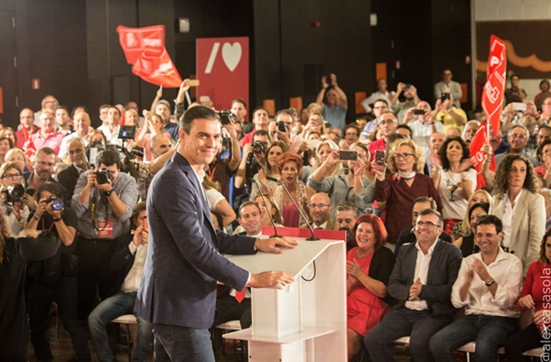 Pedro Sánchez, en un mitin electoral en Granada.