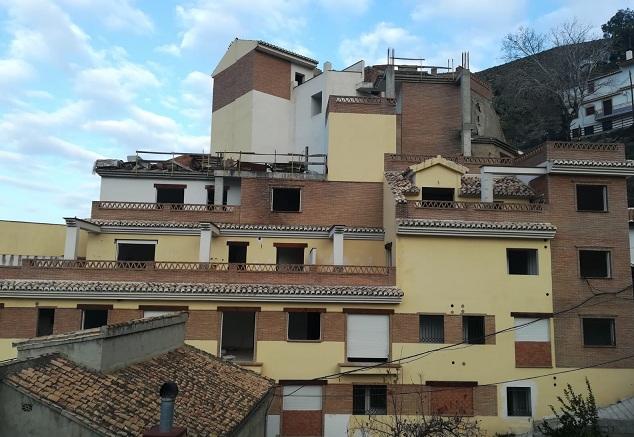 Edificio de la calle Tejares, construido "de manera ilegal". 