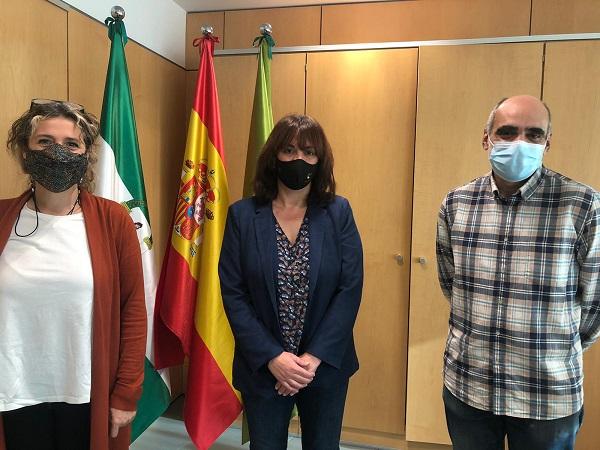 Olvido de la Rosa con reprentantes de la Asociación Granadina de Amistad con la RASD