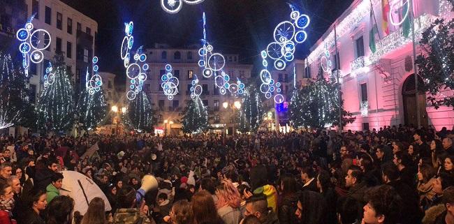 Asamblea en la Plaza del Carmen de Granada, tras el ascenso de la ultraderecha.