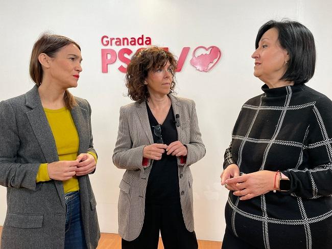 Olga Manzano, María Ángeles Prieto y Francisca Santaella.
