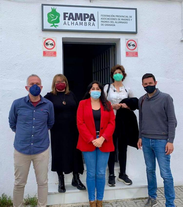 Visita de la representación de Podemos a Fampa Alhambra.