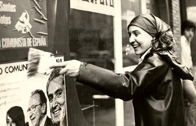 Pegada de carteles elecciones de 1977.