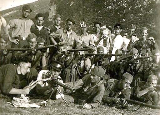 Probable foto de la Agrupación Guerrillera Granada, tras ser recompuesta por Roberto.