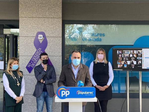 Francisco Rodríguez, presidente del PP, en la lectura del manifiesto.