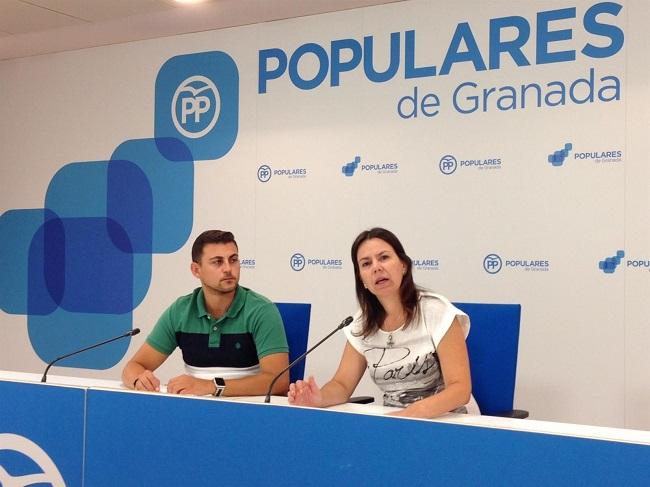 Rafael Caracuel y Ana Vanesa García, en la sede provincial del PP.