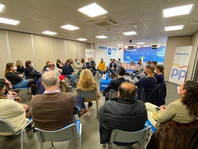 Encuentro del presidente del PP provincial con nuevos militantes.