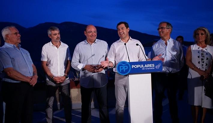Juanma Moreno, Sebastián Pérez y dirigentes locales del partido Juanma Moreno, Sebastián Pérez y dirigentes locales del partido.