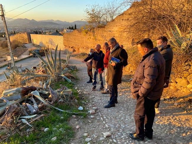 César Díaz durante la visita a San Miguel Alto.