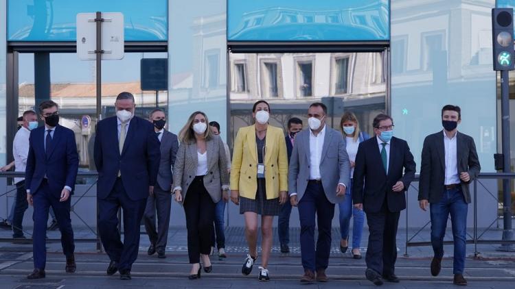 Loles López, junto al presidente provincial del PP y otros cargos, en la presentación de la campaña 'Granada, ¡ahora!'