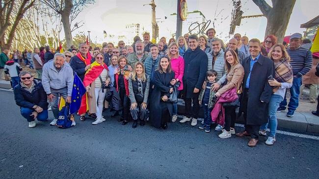 Foto de familia de los cargos del PP que han acudido a la manifestación en Madrid.