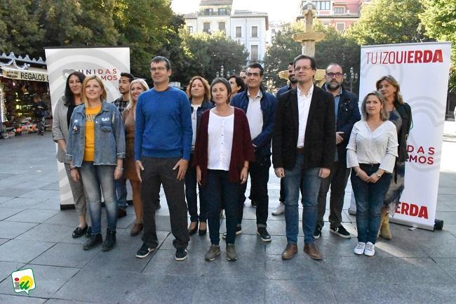 Candidatos y candidatas de Unidos Podemos, arropados por cargos públicos.