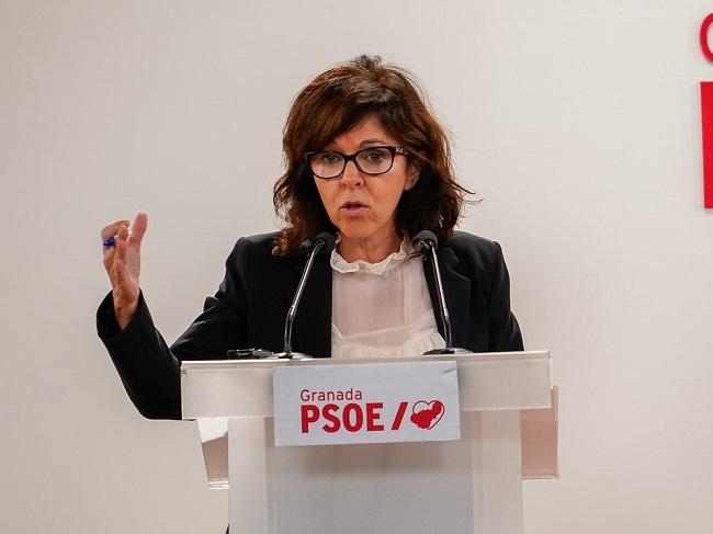 María Ángeles Prieto, en una rueda de prensa en la sede socialista.