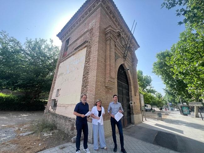 Ana Muñoz con Eduardo Castillo y Jacobo Calvo.