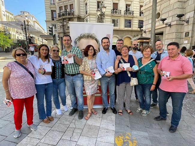 Socialistas, en el acto de este miércoles en Puerta Real.