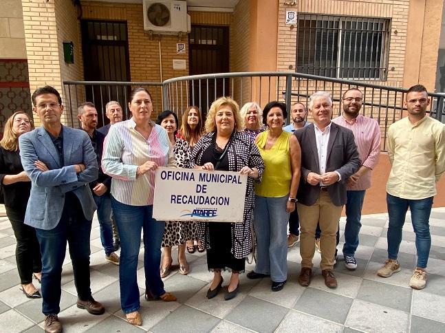 Representantes socialistas, este lunes en Atarfe.