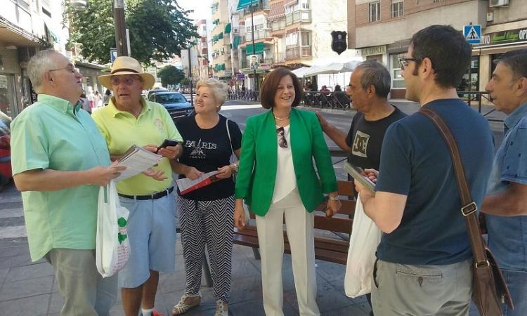 José María Rueda con la consejera María José Sánchez en el Zaidín. José María Rueda con la consejera María José Sánchez en el Zaidín.