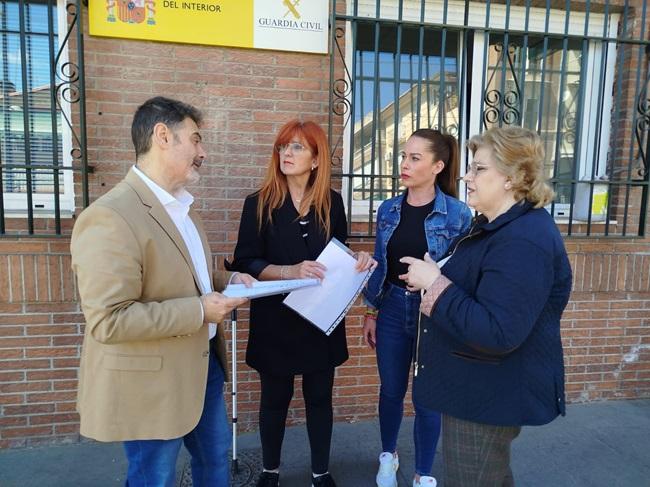 Los socialistas de Maracena pesentan la denuncia ante la Guardia Civil.