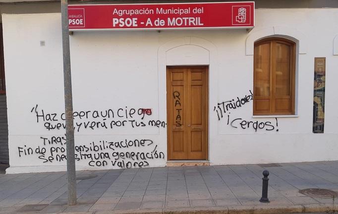 Ataque con pintadas en la sede del PSOE motrileño.