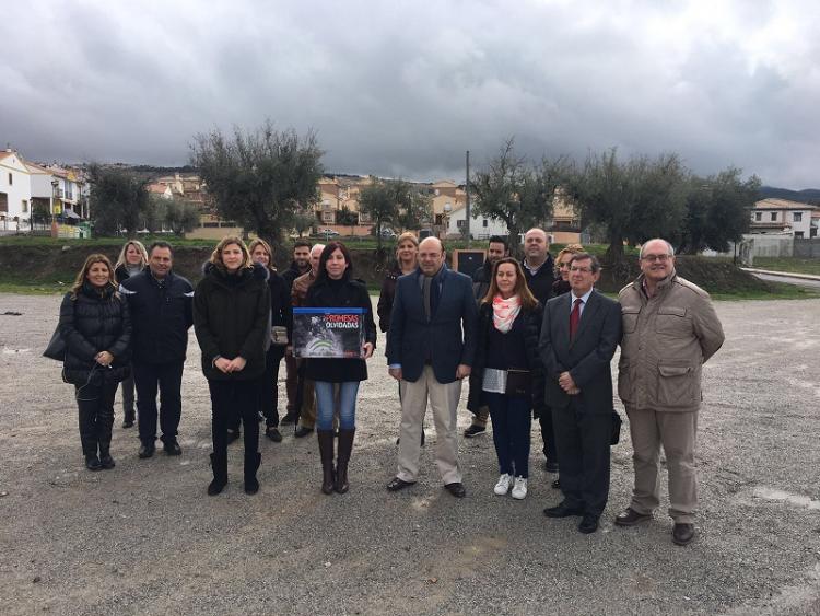 El PP de Granada ha llevado la campaña 'Rescata la urna' a Cájar. Representantes del PP, en Cájar.