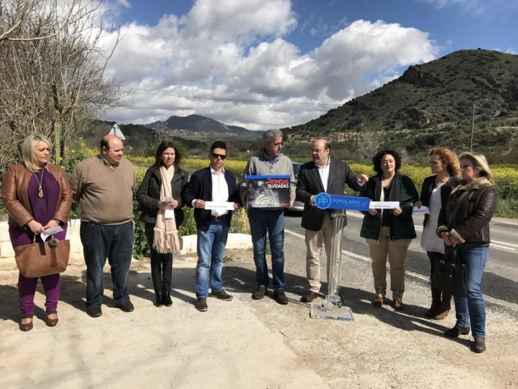 El PP en la carretera Pinos Puente-Tocón. El PP en la carretera Pinos Puente-Tocón.