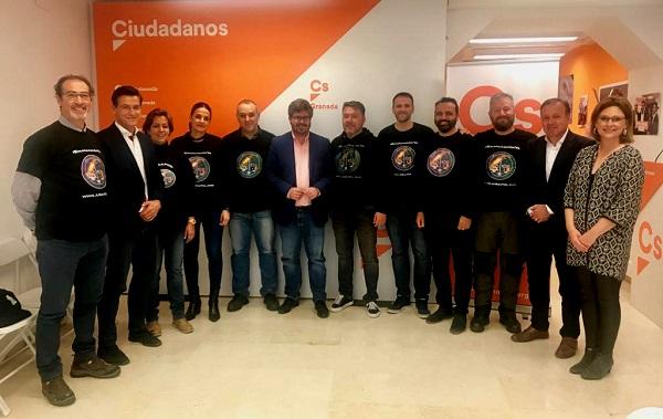 Los candidatos de Cs con representantes de Jusapol. Los candidatos de Cs con representantes de Jusapol.