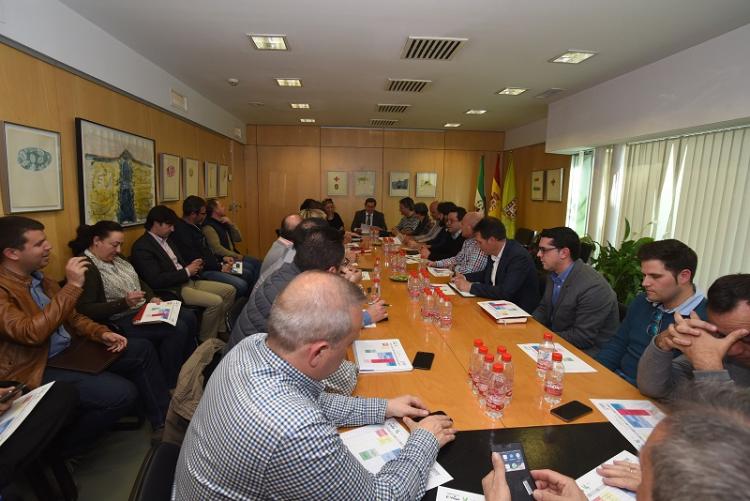 Reunión de los alcaldes con el presidente de la Diputación.