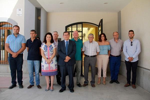 Entrena con los representantes de la comarca. Entrena con los representantes de la comarca.