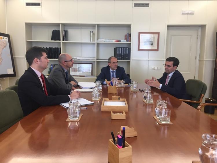 El alcalde en la reunión con el secretario general de Infraestructuras.