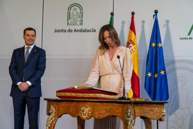Rocío Díaz toma posesión en presencia de Juan Manuel Moreno.