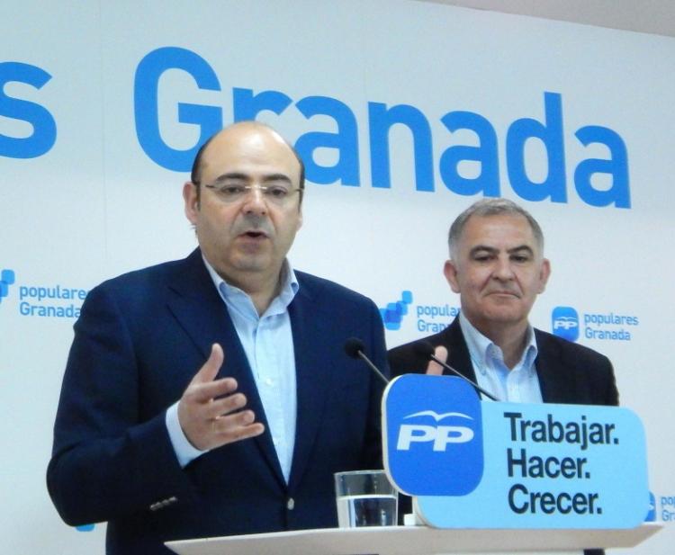 Sebastián Pérez y Santiago Pérez, en rueda de prensa. 