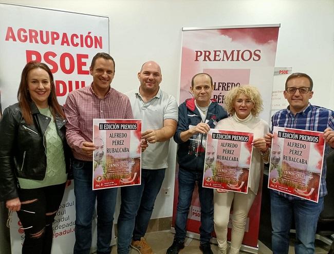 De izquierda a derecha, miembros de la ejecutiva local de la Agrupación local Psoe Padul: Tamara González (Secretaria de Igualdad y Redes Sociales), Manuel Villena (Secretaria Adjunta), Manuel Muñoz (Secretario Genera), Francisco Parejo (Secretario de Memoria Histórica y Democrática), Esther Molina (Secretaria de Turismo y Comercio) y  Miguel Ángel Sánchez (Secretaria de Organización y Administración).