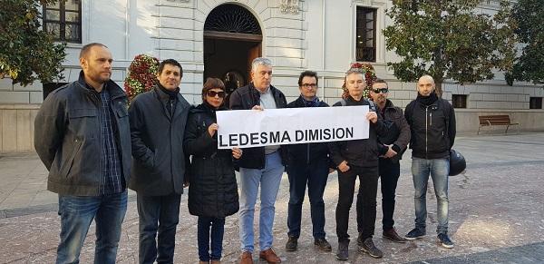 Los representantes sindicales tras la rueda de prensa de este viernes. Los representantes sindicales tras la rueda de prensa de este viernes.