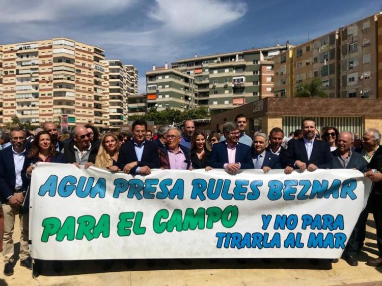 Representantes de Ciudadanos en la protesta.