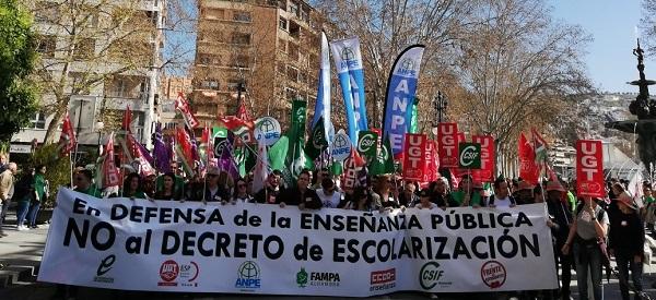 Salida de la manifestación de los sindicatos mayoritarios de la enseñanza.