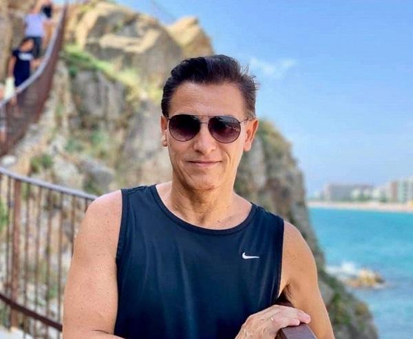 Luis Salvador, con atuendo playero, durante sus vacaciones en la Costa Brava. Luis Salvador, con atuendo playero, durante sus vacaciones en la Costa Brava.