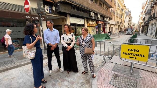 Raquel Ruz y representantes socialistas en su visita a San Antón.