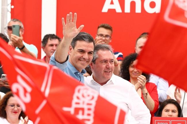 Pedro Sánchez y Juan Espadas, este sábado en Torredelcampo.