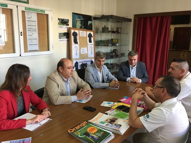 Junto a Sebastián Pérez han participado en la reunión Rocío Díaz, César Díaz y Francisco Fuentes. Un momento de la reunión del PP con los representantes de la Gremial del Taxi.